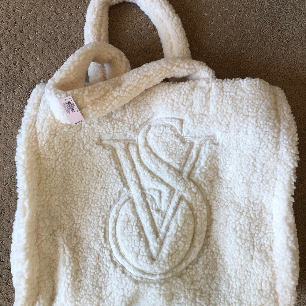 VICTORIAS SECRET LIMITED EDITION SHERPA TOTE BAG